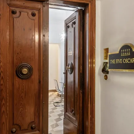 The Five Oscars Inn-2